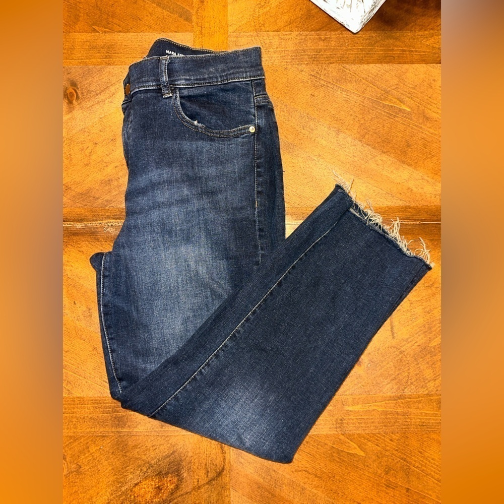 UEC DL1961 Mara Straight Mid Rise Instasculpt Ankle Jeans India Ink wash Size 32 - Picture 3 of 13